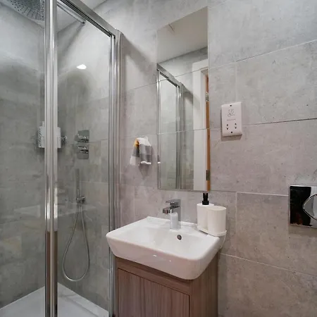 Modern 2 Bed Apartment With Juliet Balcony - Dhb Stays Leeds  Exterior photo