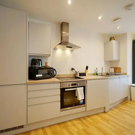 Modern 2 Bed Apartment With Juliet Balcony - Dhb Stays Leeds  Exterior photo