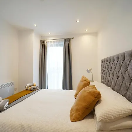Modern 2 Bed Apartment With Juliet Balcony - Dhb Stays Leeds  Exterior photo