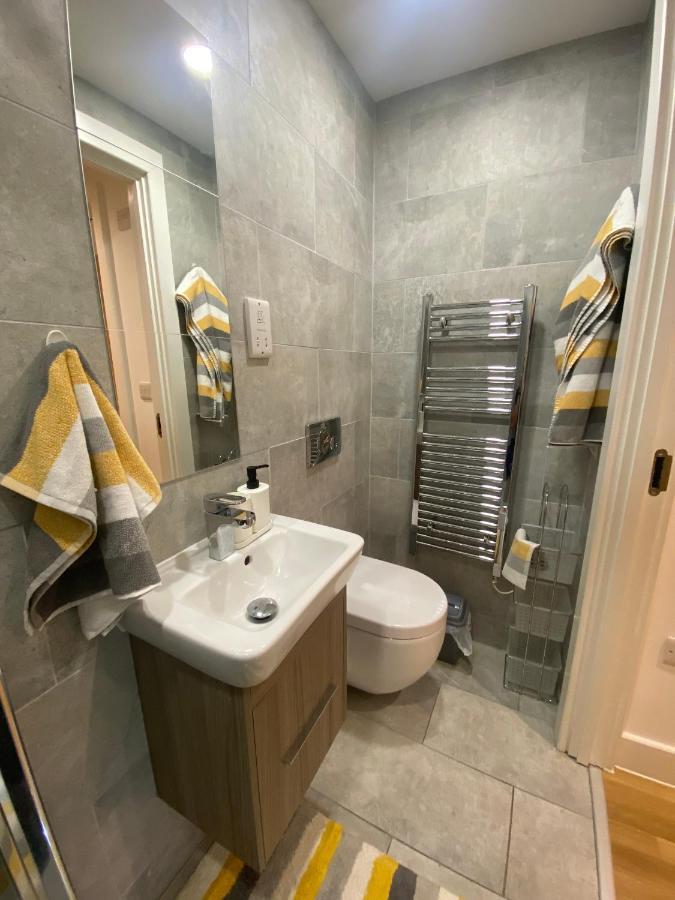 Modern 2 Bed With Juliet Balcony - Dhb Leeds (West Yorkshire)