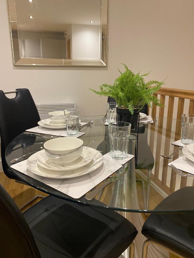 Modern 2 Bed With Juliet Balcony - Dhb * Leeds (West Yorkshire)